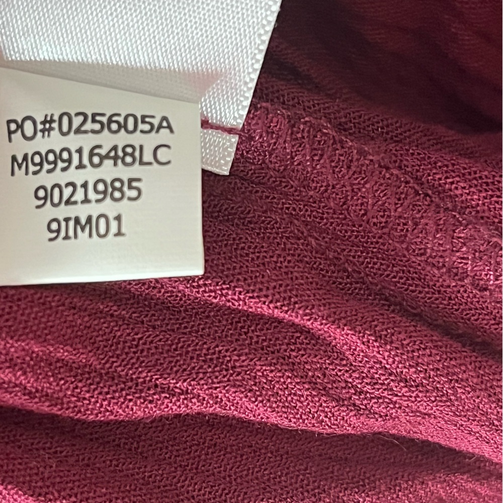 Women’s Liz Claiborne Tunic Style Burgandy Embroidered Top. Size Medium. - Picture 11 of 12